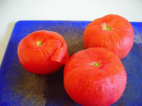 קילוף עגבניות